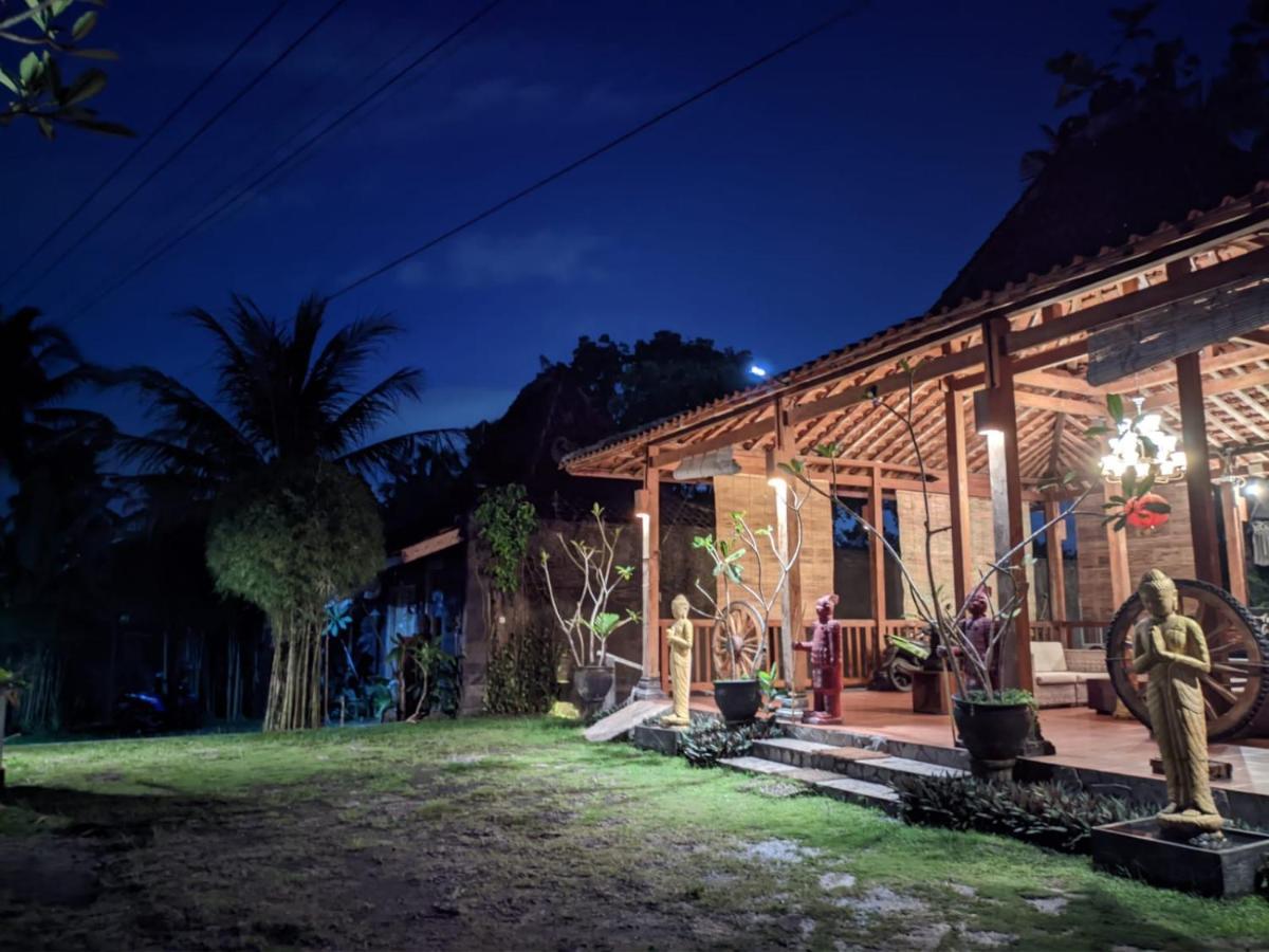 Astuti Gallery Homestay *