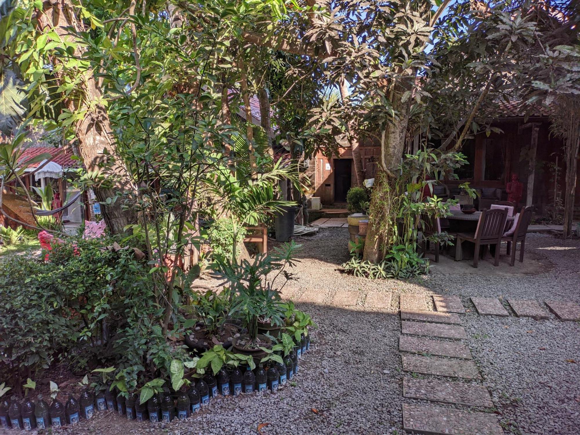 Homestay Astuti Gallery *