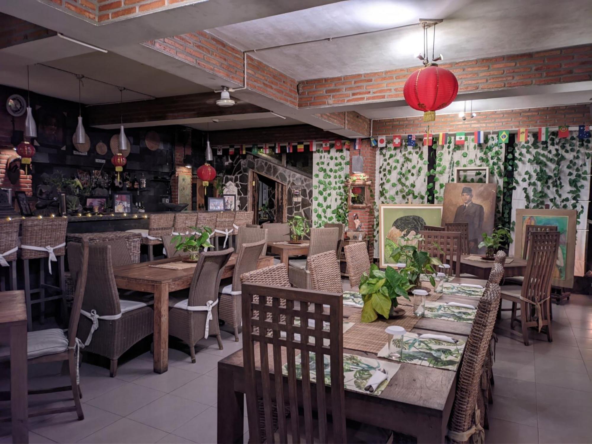Astuti Gallery *