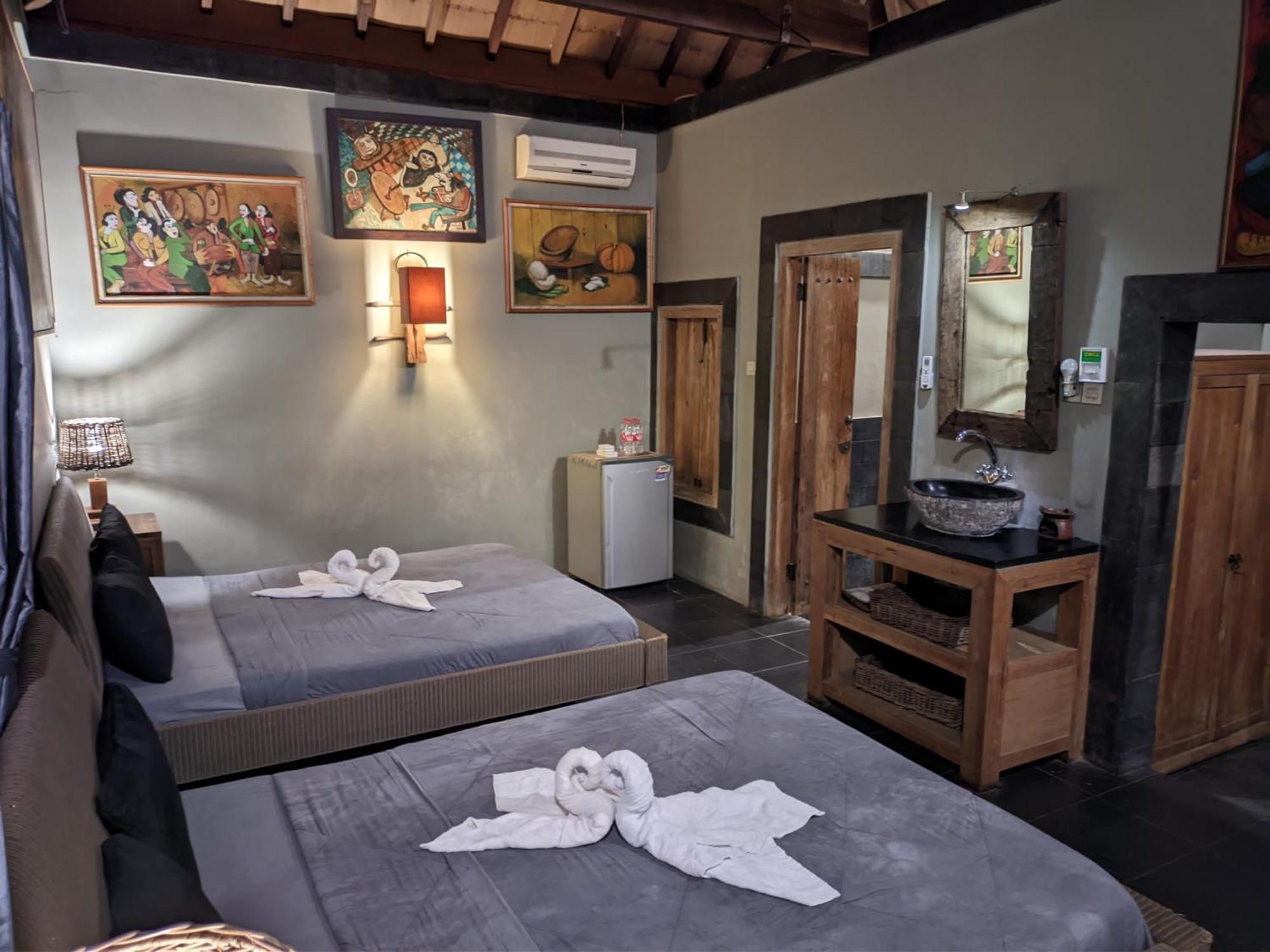 Homestay Astuti Gallery *